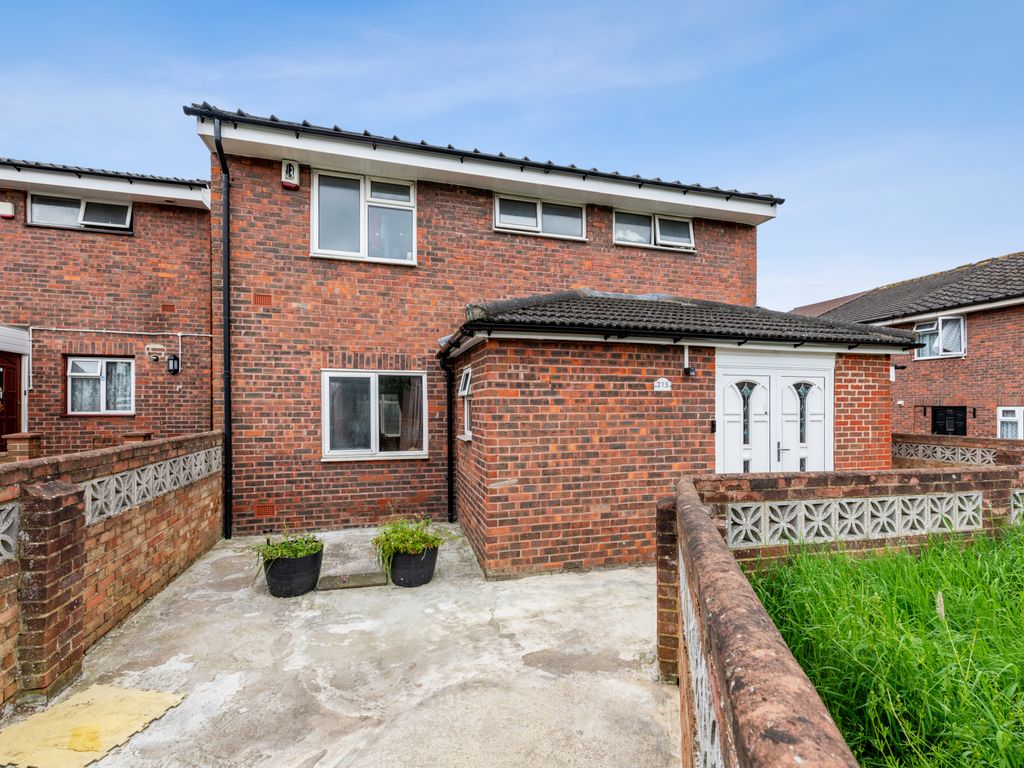 3 bed detached house for sale in Lancaster Road, Northolt, Greater