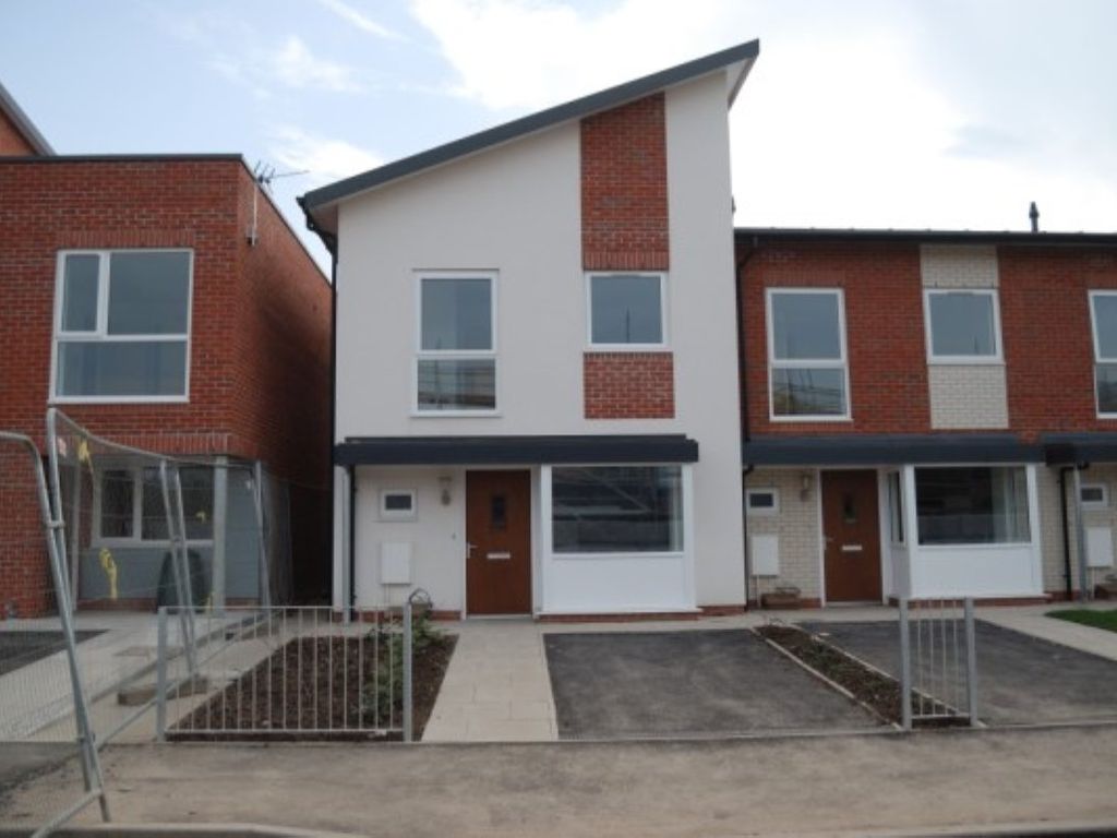 2 bed semidetached house to rent in Aldridge Road, Manchester M11, £