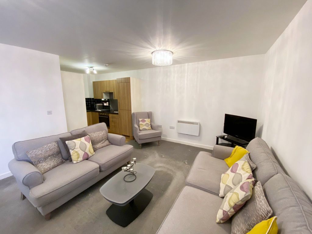 2 bed flat to rent in Hedgerows House, Morden, Surrey SM4, £1,650 pcm