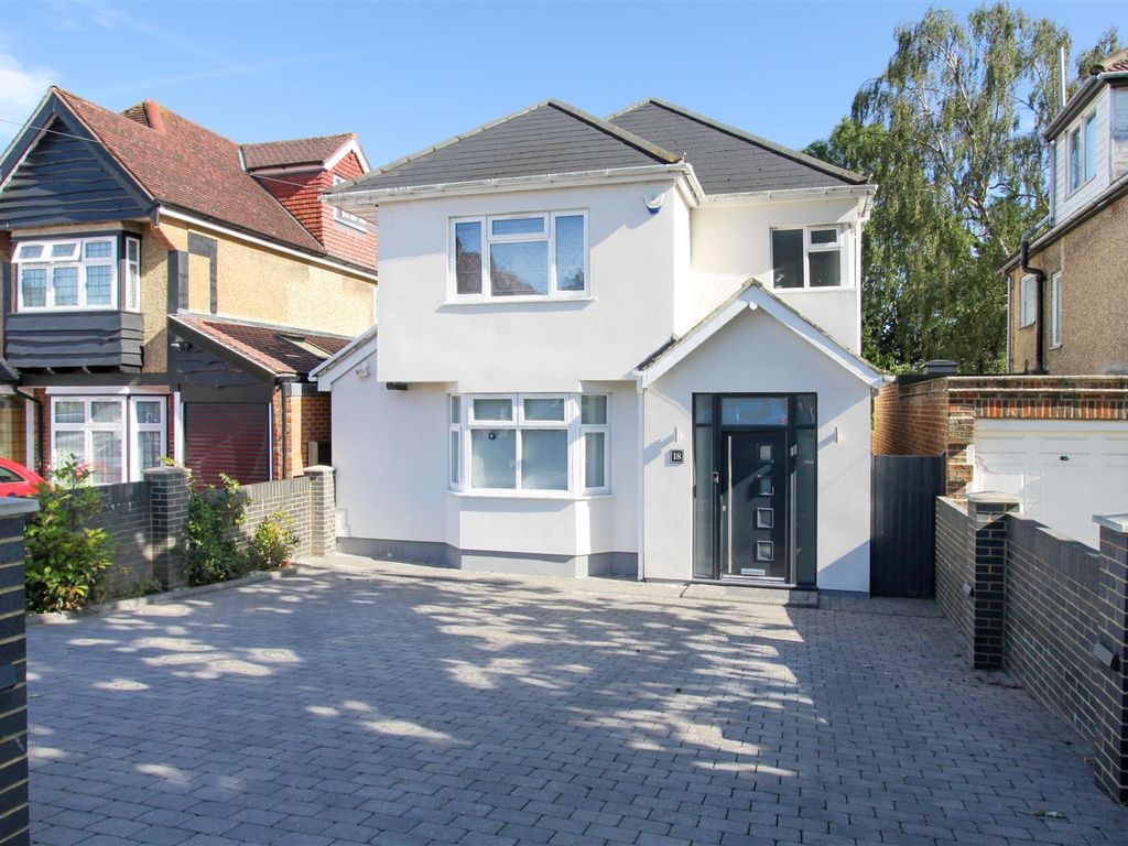 5 bed detached house to rent in Potter Street, Northwood HA6, £4,800