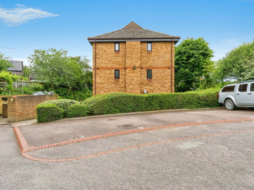 1 bed flat for sale in Willow Road, Potton, Sandy, Bedfordshire SG19, £