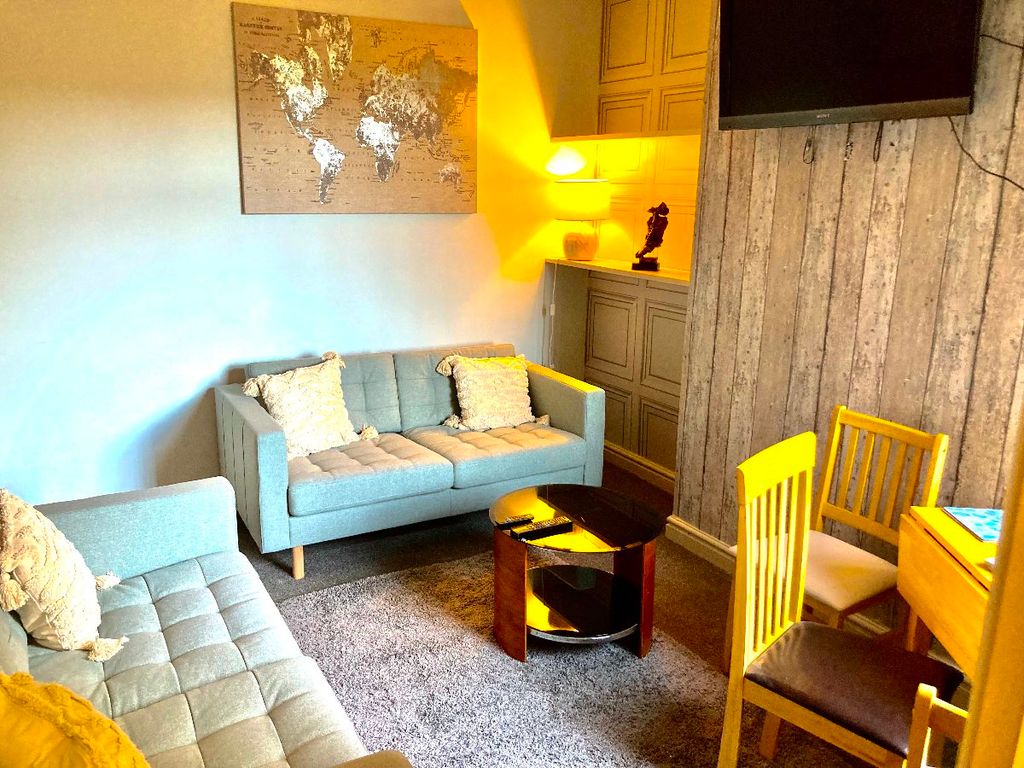 4 bed terraced house to rent in Ashfields New Road, NewcastleUnder