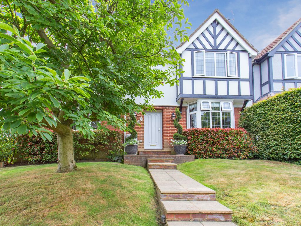 5 bed semidetached house for sale in York Road, New EN5