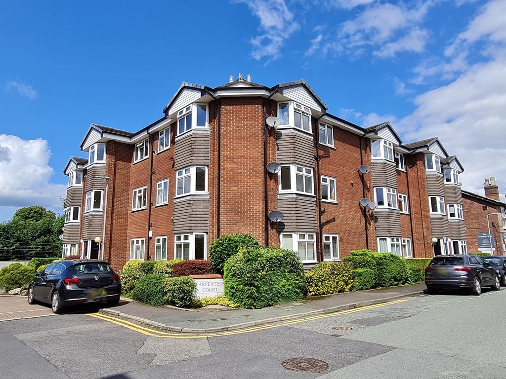 2 bed flat to rent in Carpenters Court, South Street, Alderley Edge SK9