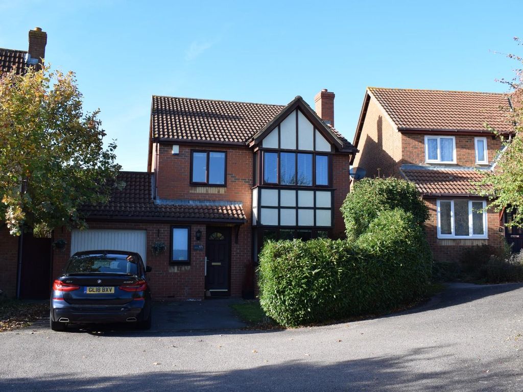 5 bed detached house to rent in Egerton Gate, Shenley Brook End, Milton