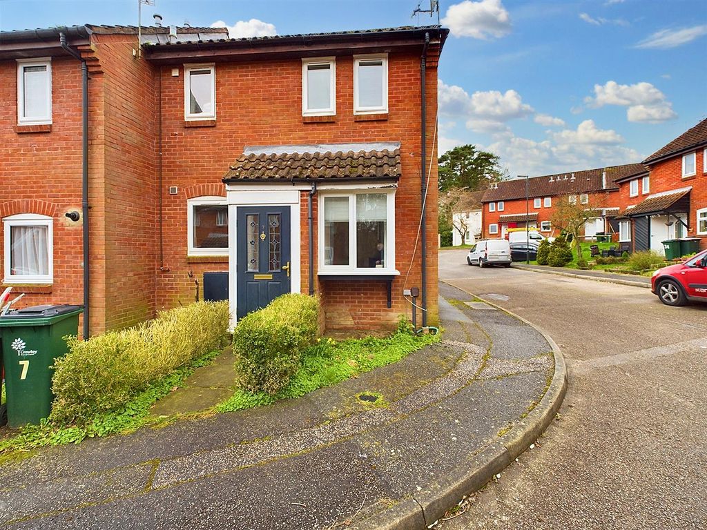 1 bed property to rent in Oakapple Close, Pease Pottage, Crawley RH11