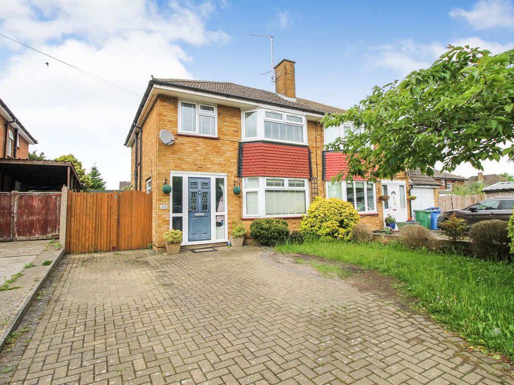 3 Bed Semi Detached House For Sale In West Heath Road Farnborough Gu14