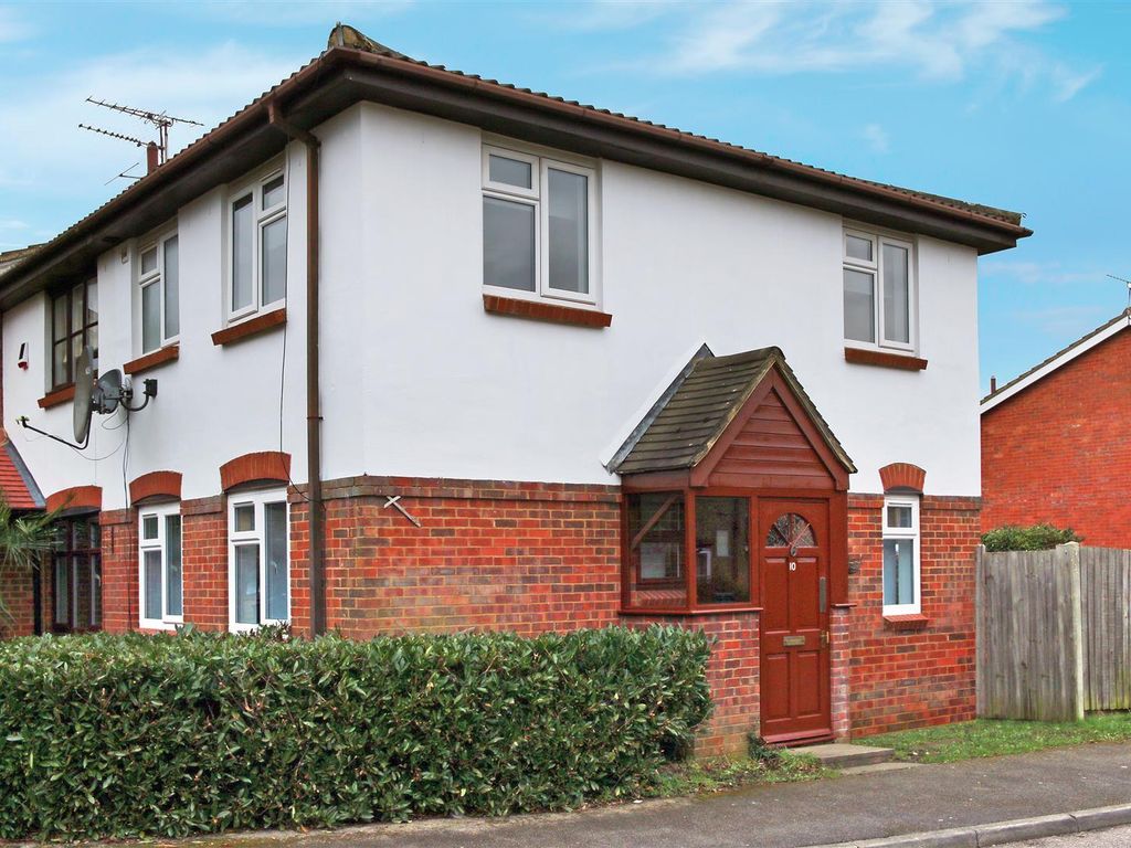 3 bed end terrace house for sale in Siskin Close, Borehamwood WD6, £