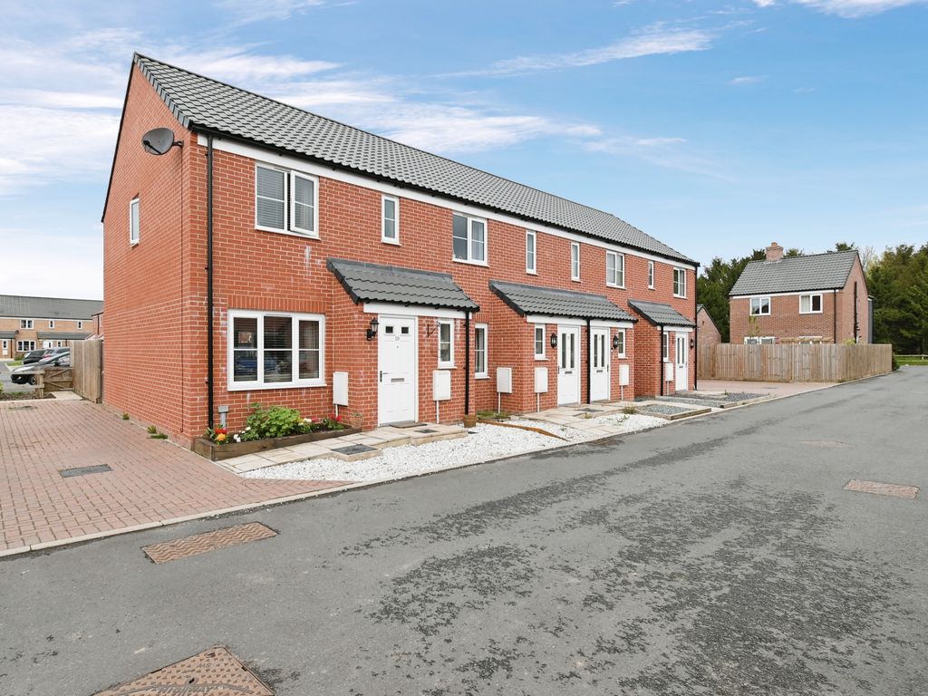 3 bed end terrace house for sale in Chamberlain Rise, Wymondham