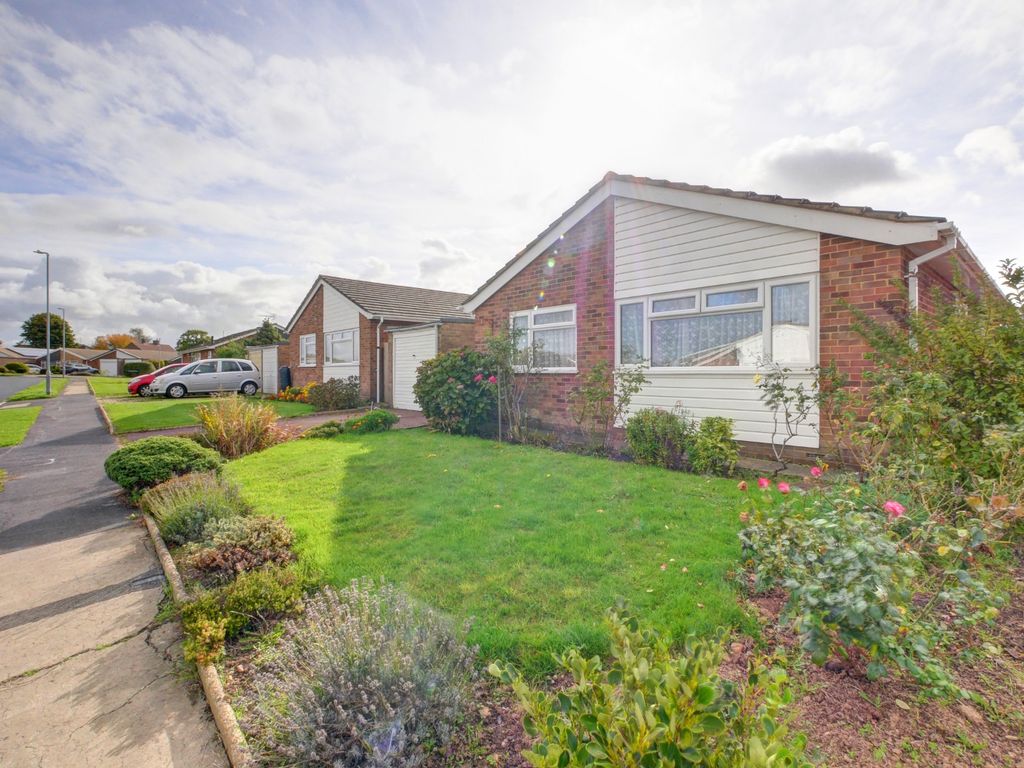 3 bed detached bungalow for sale in Milland Road, Hailsham, East Sussex