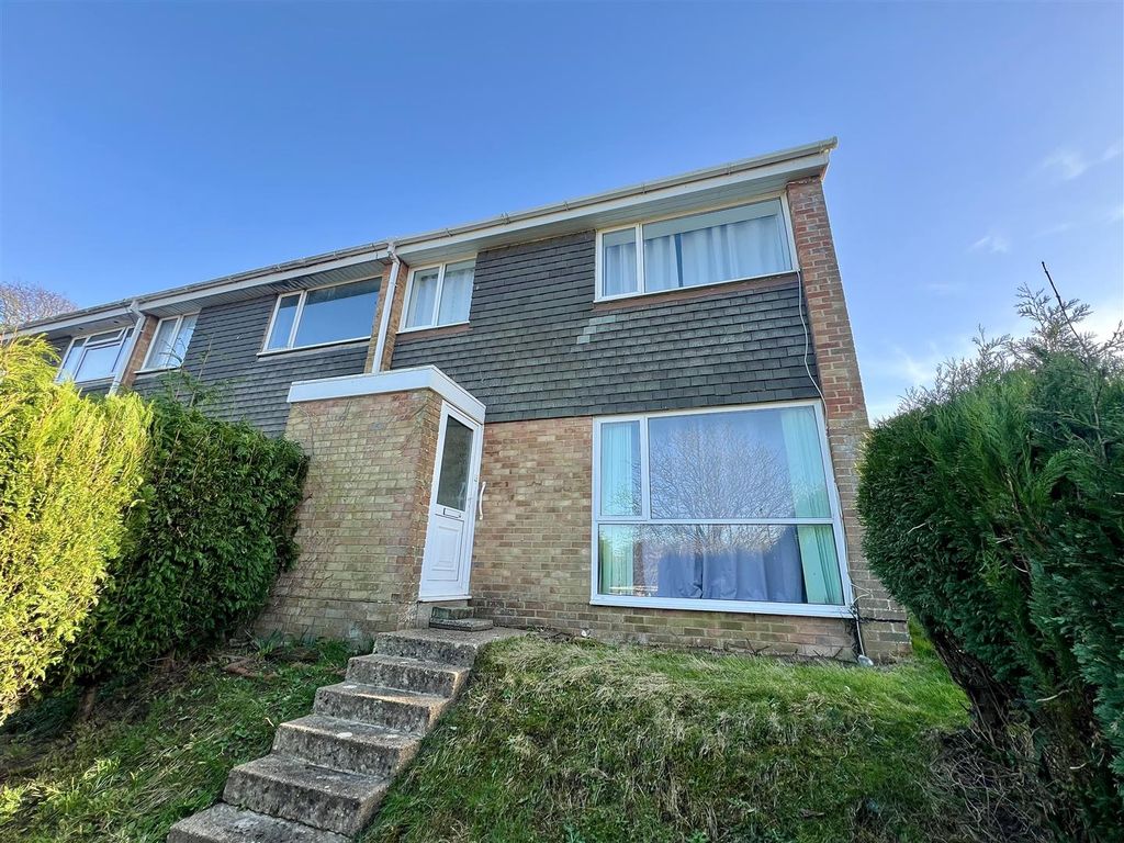 3 bed linkdetached house to rent in Langley Close, BexhillOnSea TN39