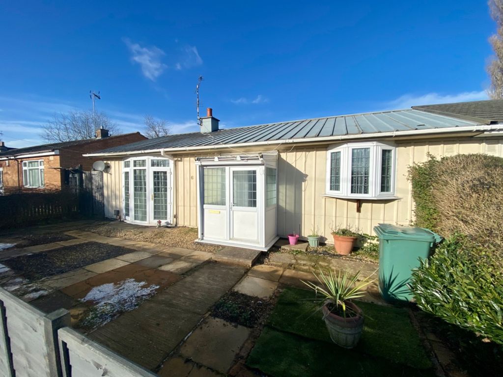 3 bed semidetached bungalow for sale in Oakroyd Crescent, Nuneaton