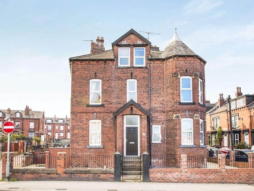 4 bed end terrace house for sale in Dewsbury Road, Leeds, West