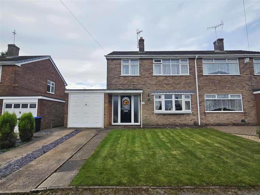3 bed property for sale in Burton Road, SuttonInAshfield NG17, £