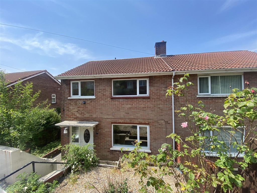 3 bed property for sale in Hodges Crescent, Pengam, Blackwood NP12 Zoopla