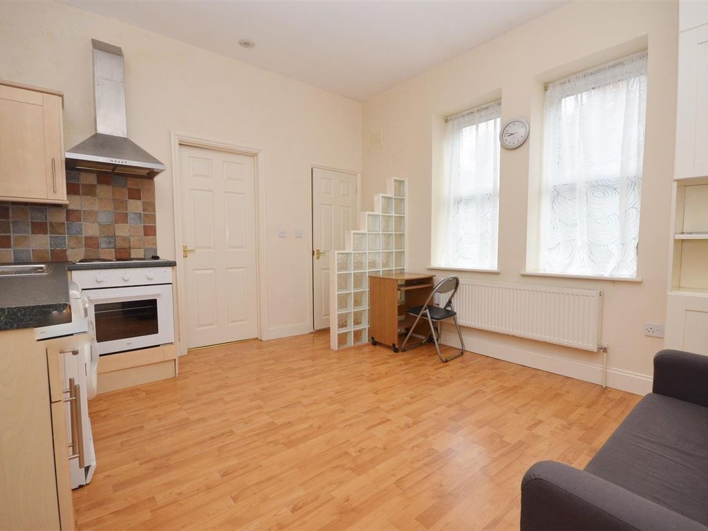 1 bed flat to rent in Downs Road, Luton LU1 Zoopla