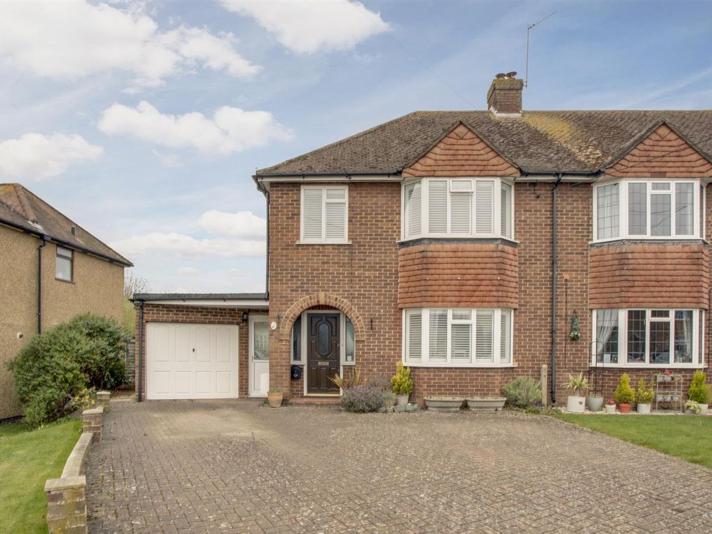 3 bed semidetached house for sale in Northern Woods, Flackwell Heath