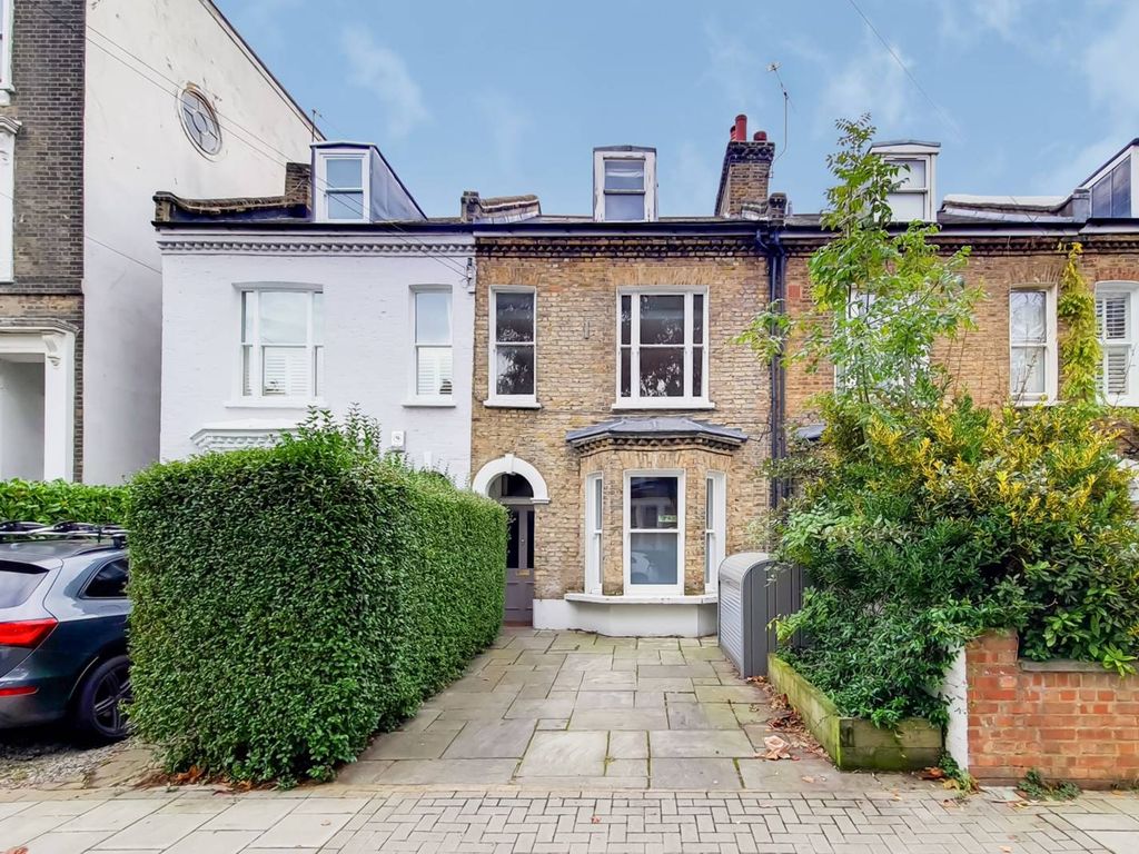 3 bed flat to rent in Spenser Road, Poet's Corner, London SE24, £3,400