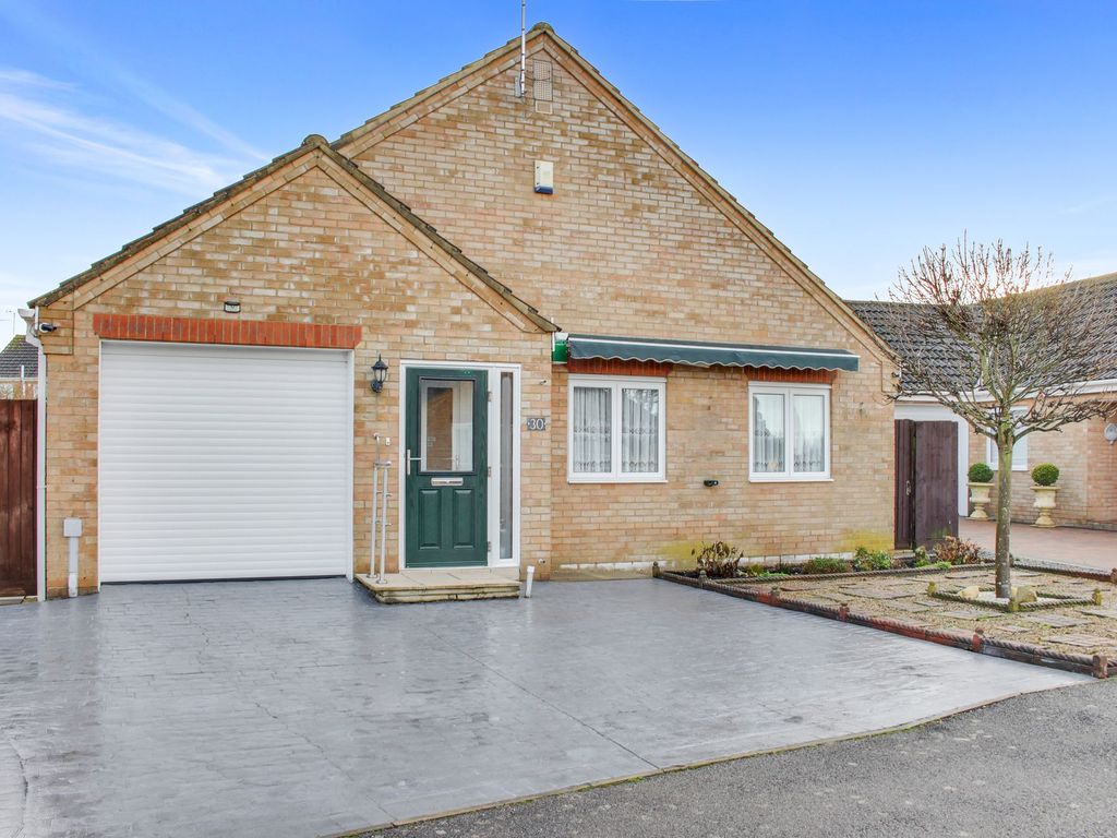 3 bed detached bungalow for sale in Raceys Close, PE14, £280,000
