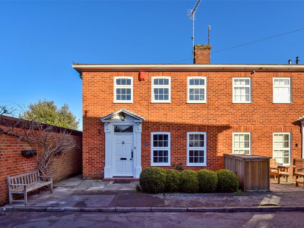 3 bed end terrace house to rent in Fishermans Retreat, Marlow SL7, £