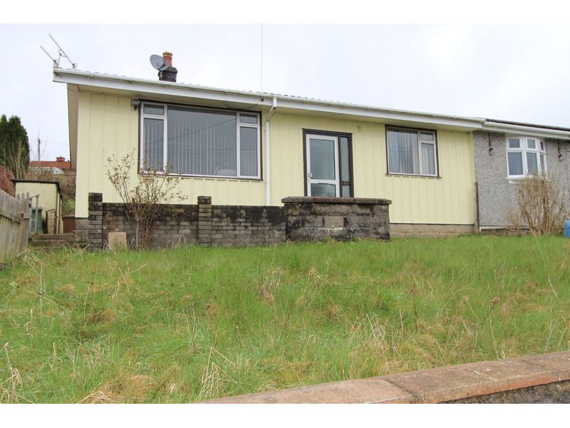 3 bed bungalow for sale in Coronation Crescent, Pantside Estate