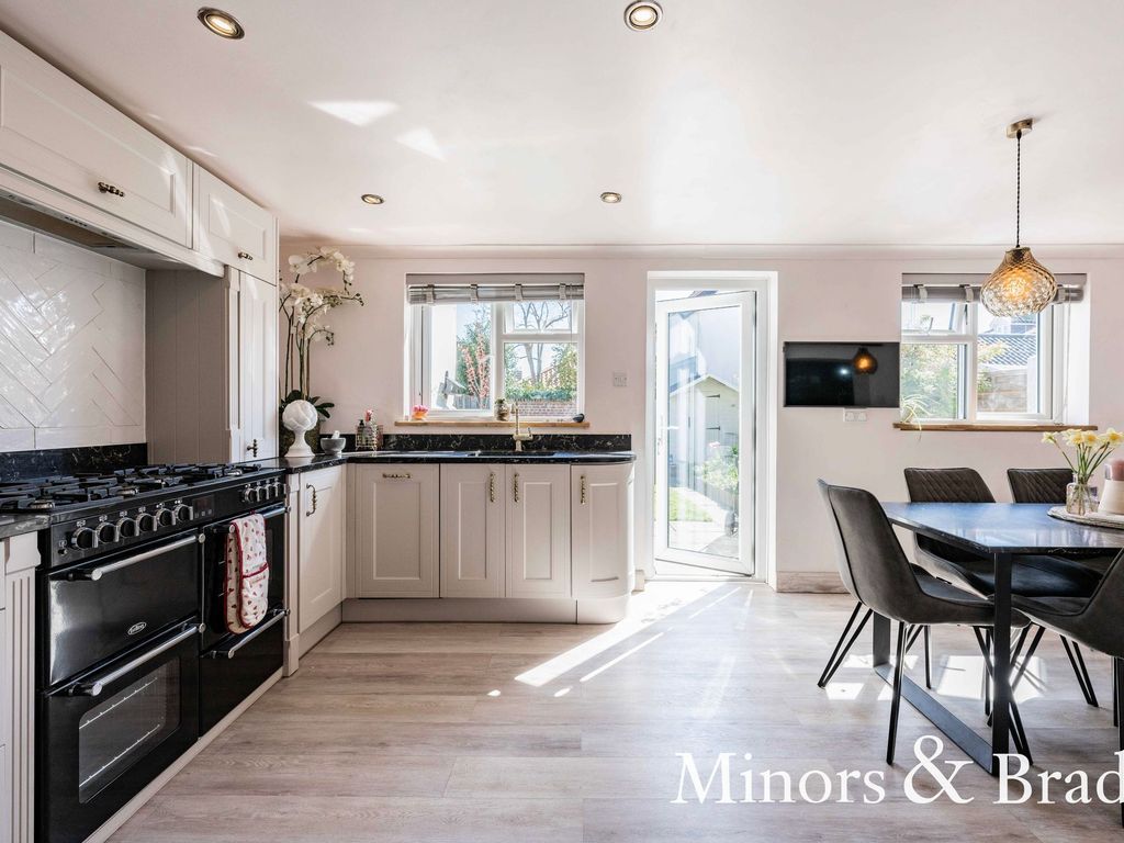 3 bed property for sale in White Hart Street, East Harling NR16, £