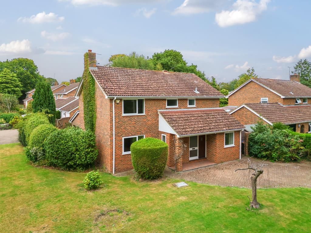 3 bed detached house for sale in Englefield Green, Surrey TW20, £