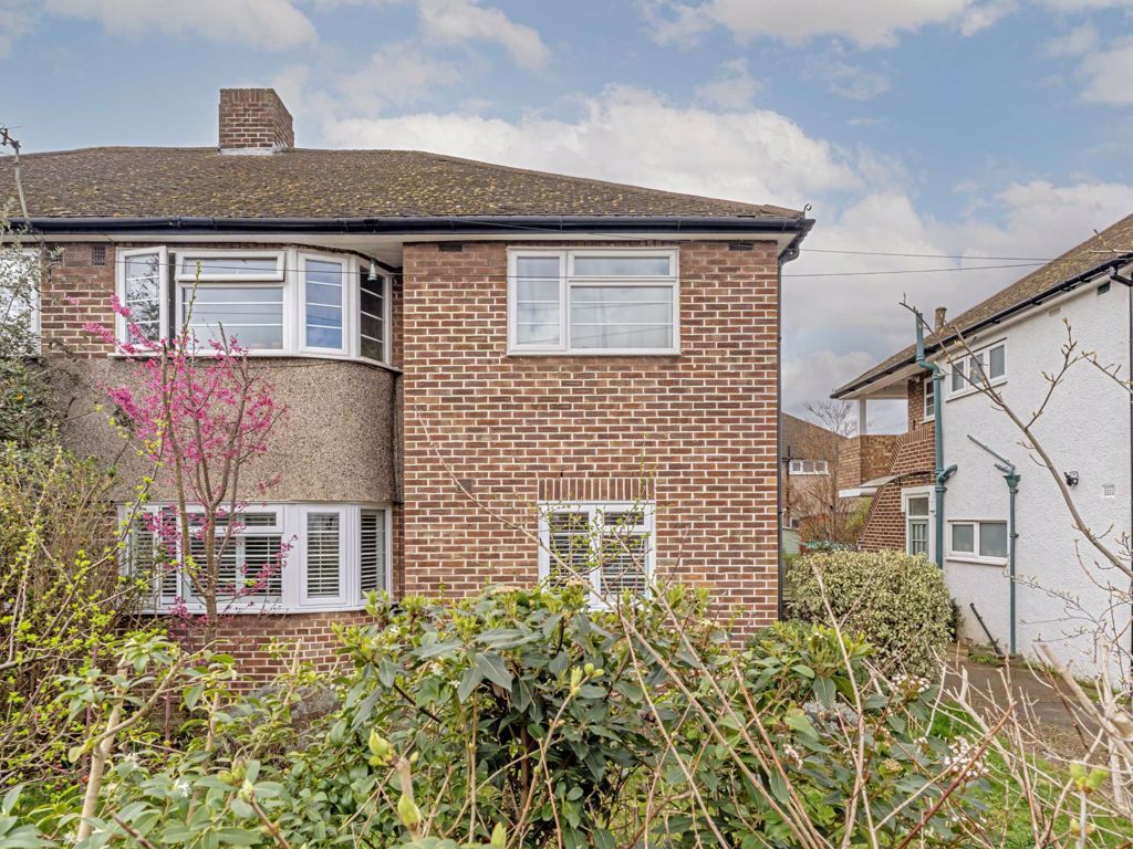2 bed flat for sale in Blackmores Grove, Teddington TW11 Zoopla