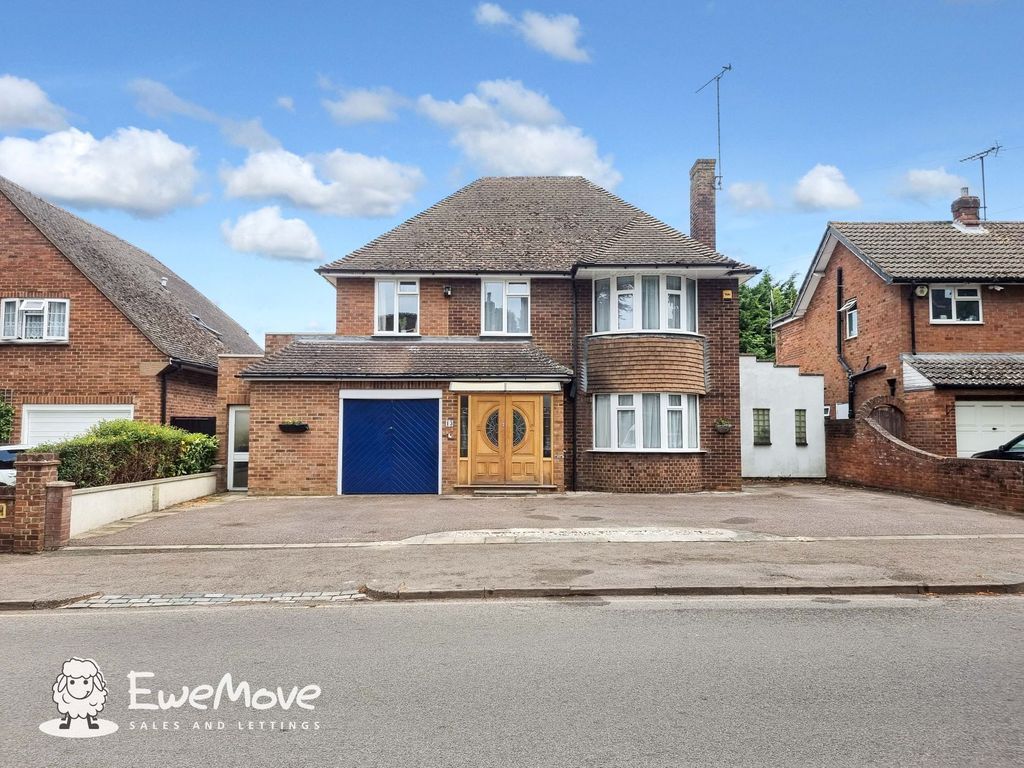 5 bed detached house for sale in Priory Road, Dunstable LU5 Zoopla