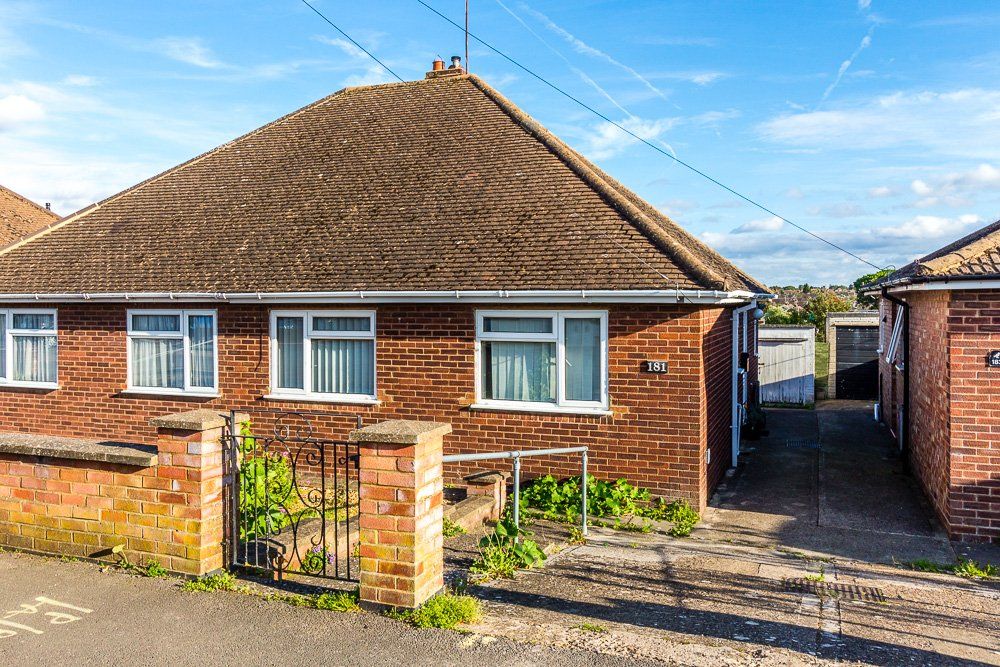 2 bed semidetached bungalow for sale in St. Margarets Avenue, Rushden