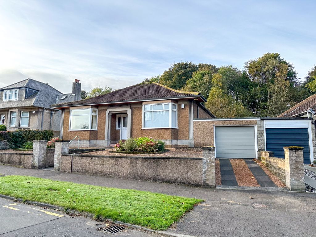3 bed bungalow for sale in Balwearie Gardens, Kirkcaldy KY2, £290,000