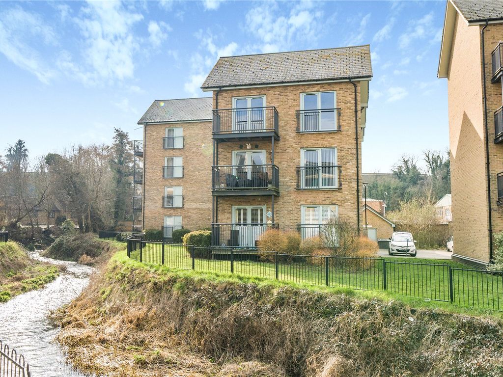 2 bed flat to rent in Esparto Way, South Darenth DA4, £1,300 pcm Zoopla