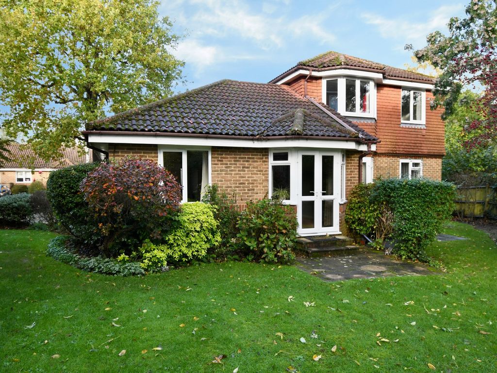 1 bed property for sale in Allingham Court, Summers Road,