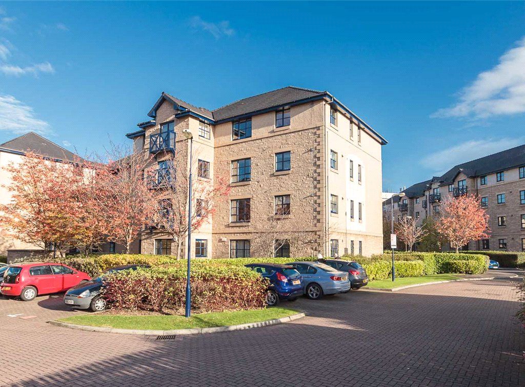 3 bed flat to rent in Russell Gardens, Roseburn, Edinburgh EH12 Zoopla