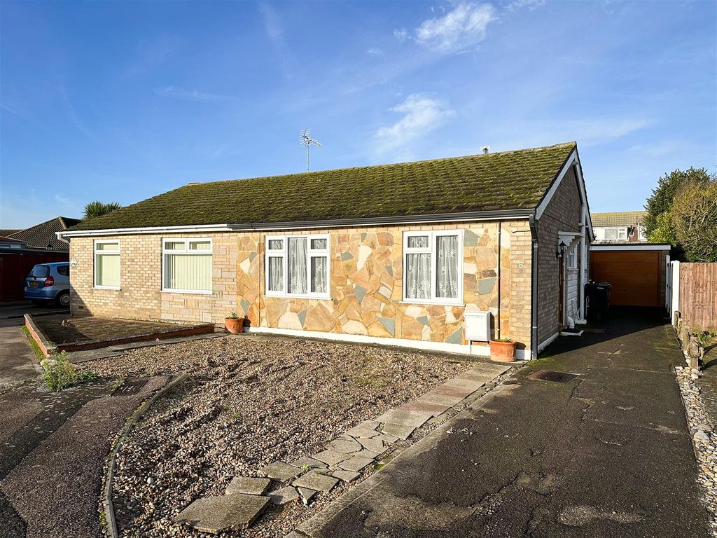 2 bed semidetached bungalow for sale in Rowan Close, ClactonOnSea