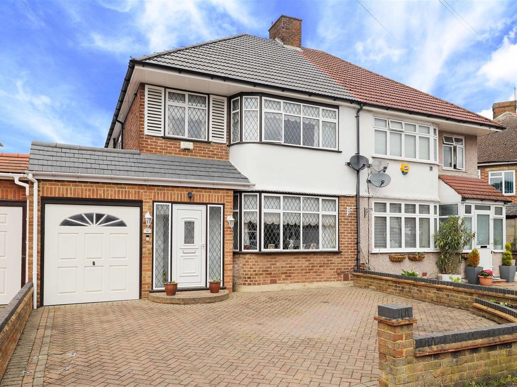 3 bed semidetached house for sale in Chatsworth Road, Yeading, Hayes