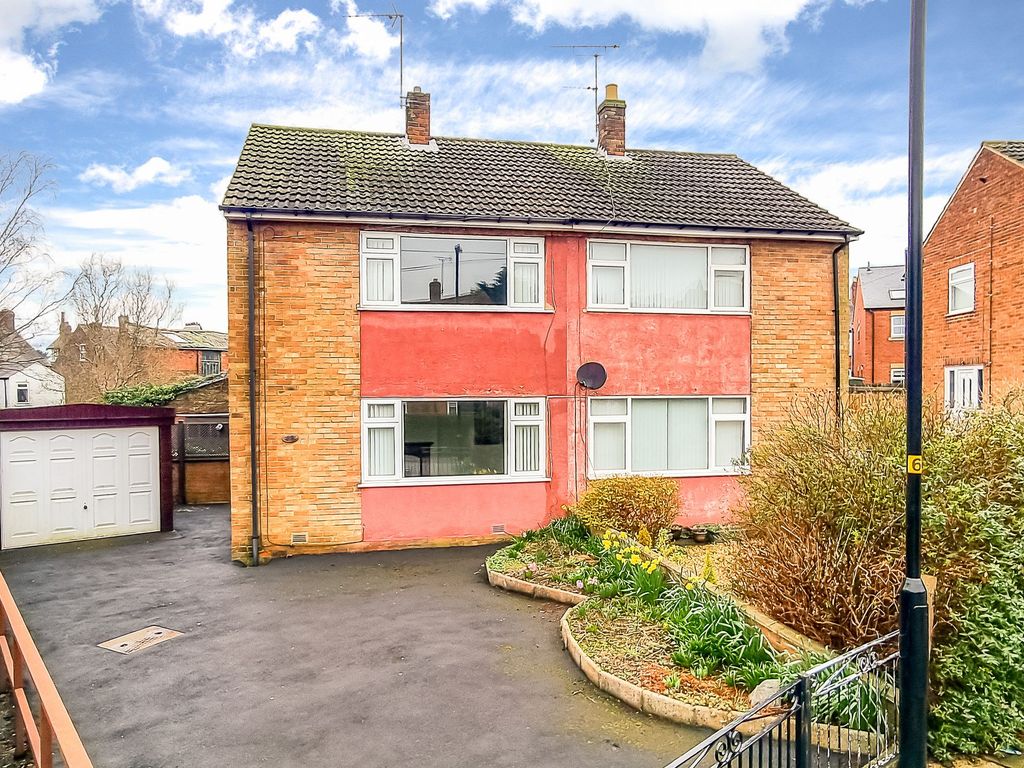 3 bed semidetached house for sale in Avenue Close, Harrogate HG2, £