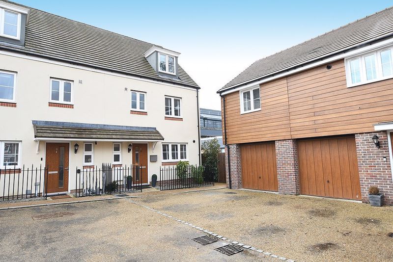 4 bed semidetached house for sale in Parchment Close, Maidstone ME14