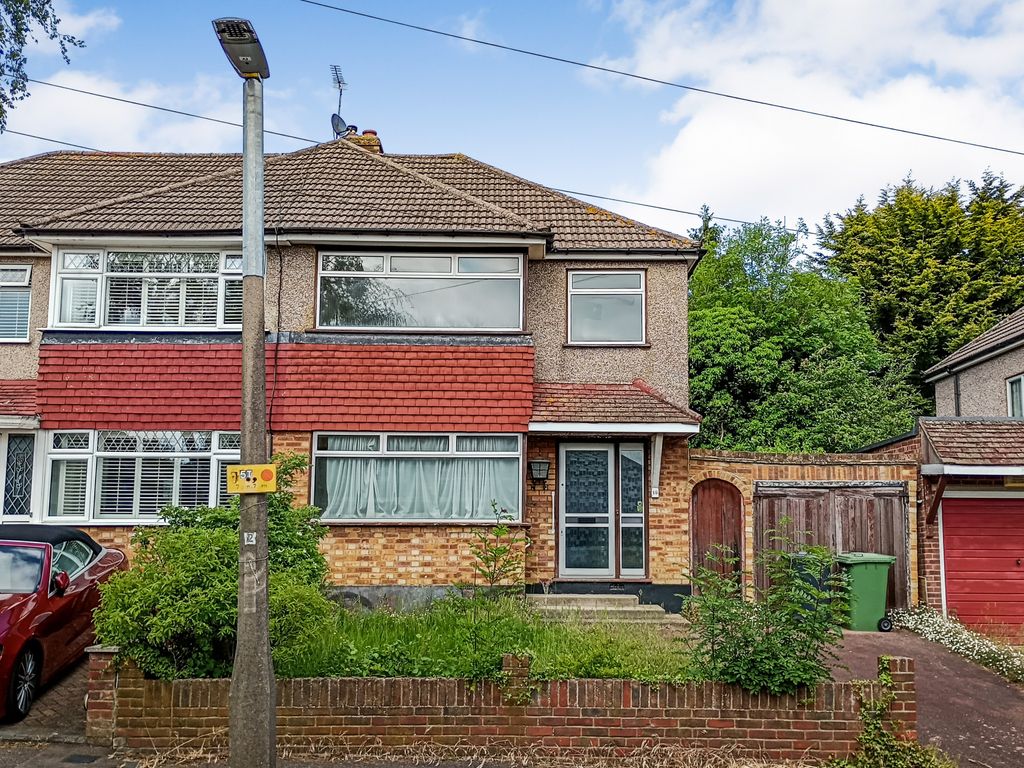 3 bed semidetached house for sale in Sheldon Close, Cheshunt, Waltham