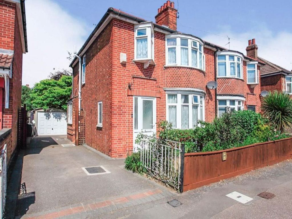 3 bed semidetached house to rent in Grange Avenue, Dogsthorpe