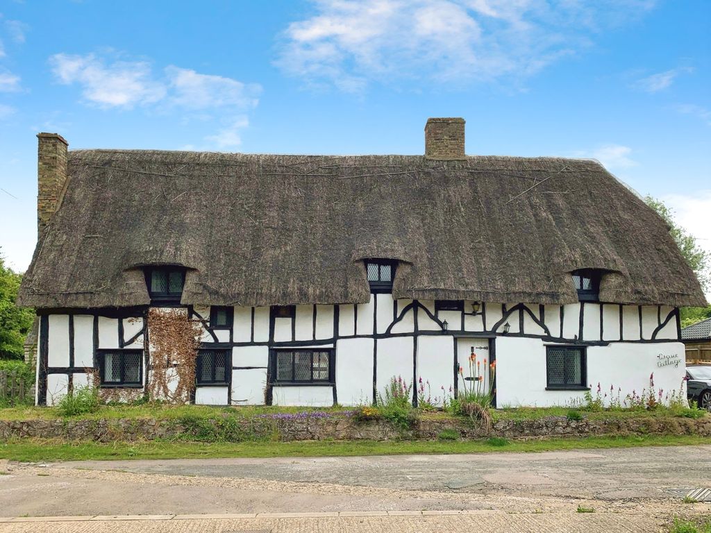 3 bed detached house for sale in Malting Lane, Ellington