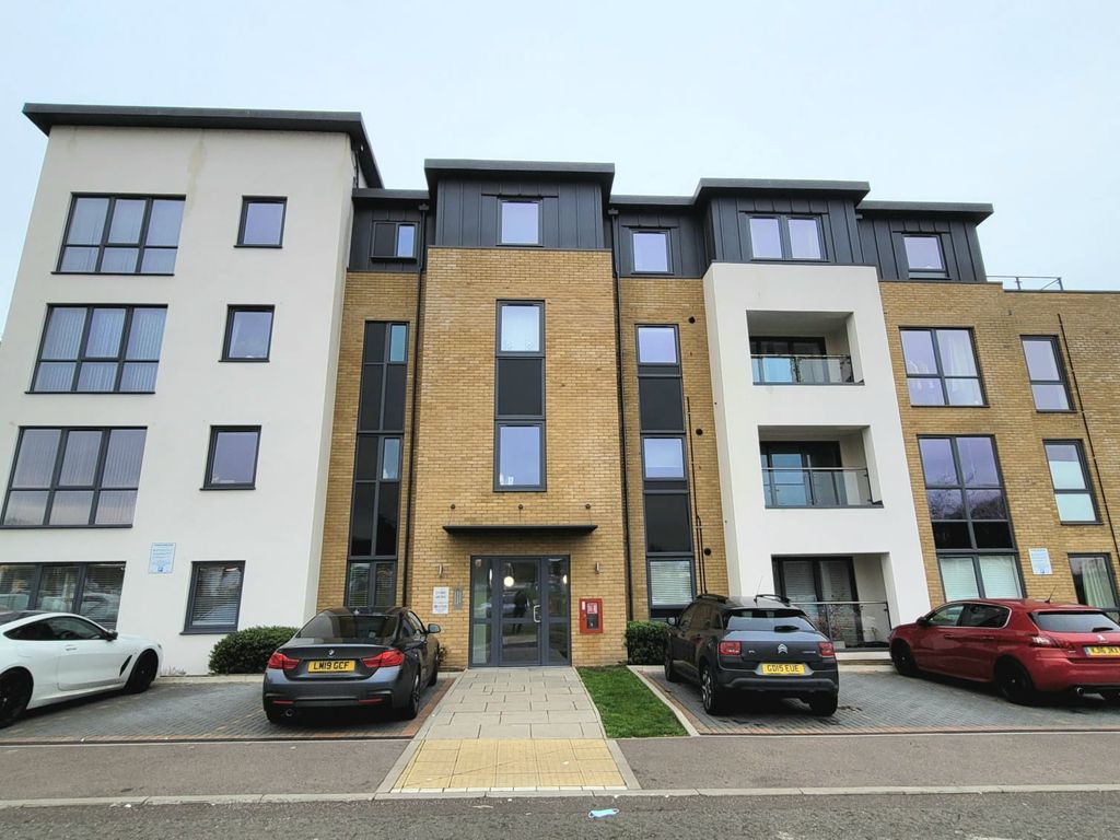 1 bed flat to rent in St. Albans Road, Garston, Watford WD25, £1,400