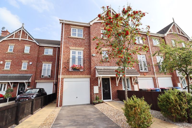 4 bed semidetached house for sale in Ellesmere Green, Eccles