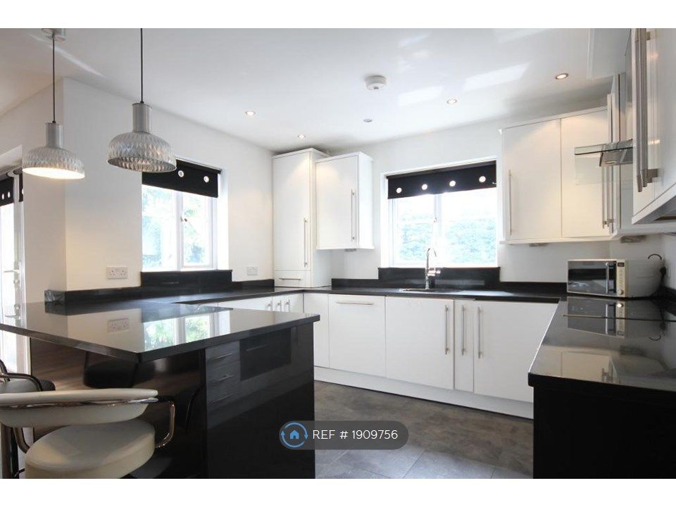 2 bed flat to rent in Baddow Croft, Woolton, Liverpool L25, £1,450 pcm