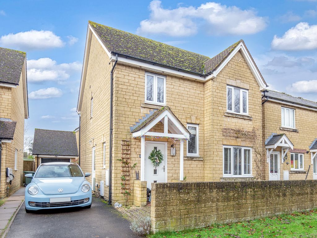 4 bed detached house for sale in Hodgson Close, Fritwell, Bicester OX27