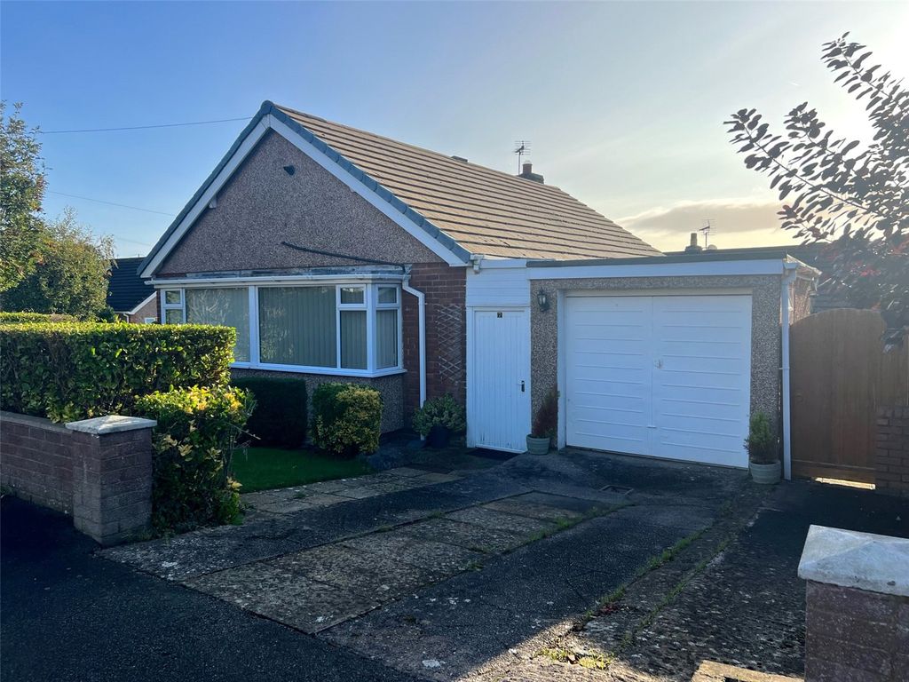 2 bed bungalow for sale in Fairfield Close, Penrhyn Bay, Llandudno
