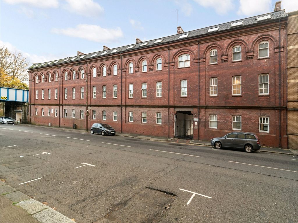 2 bed flat for sale in Bell Street, Glasgow G4, £155,000 Zoopla
