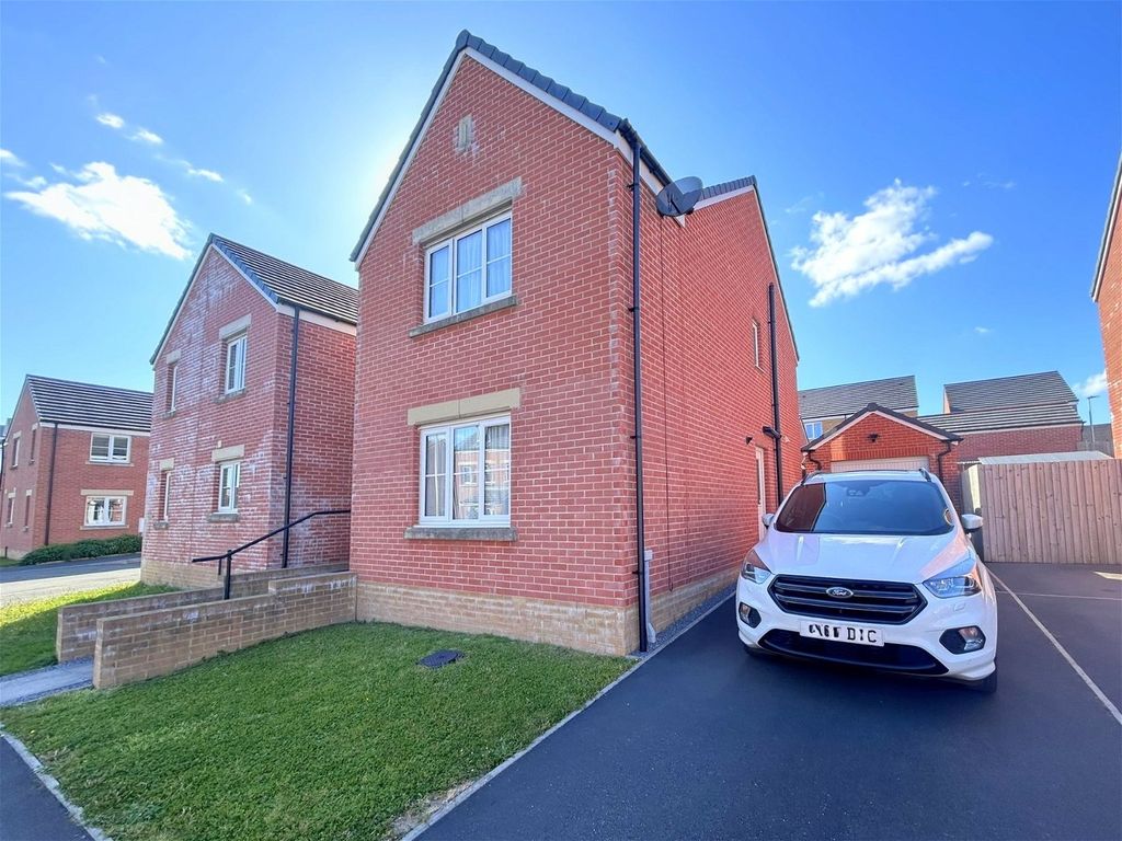 3 bed detached house for sale in Maes Y Glo, Llanelli SA14, £240,000 Zoopla