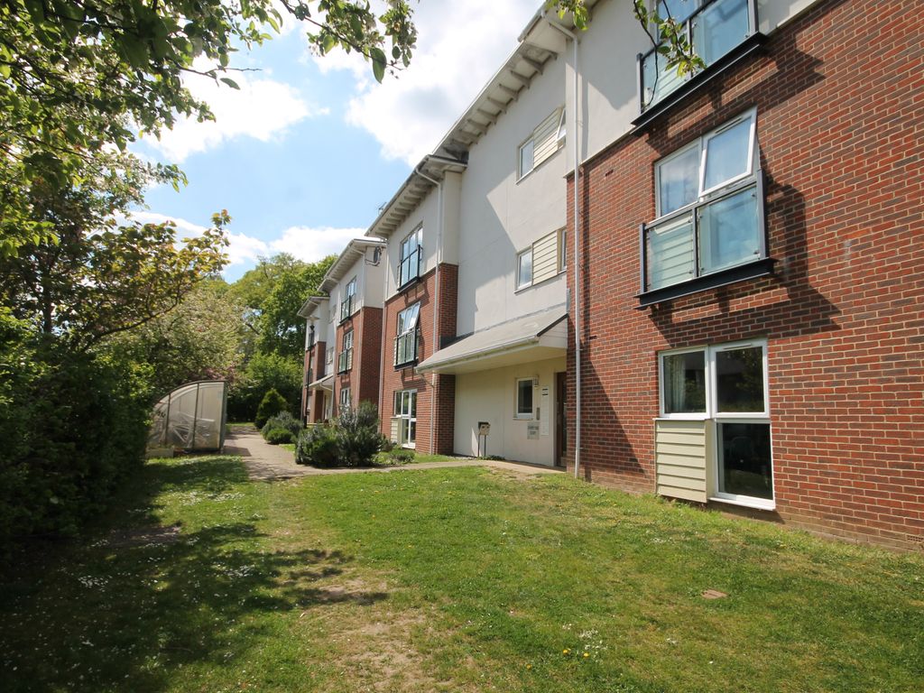 2 bed flat to rent in Park View Road, Leatherhead KT22 Zoopla