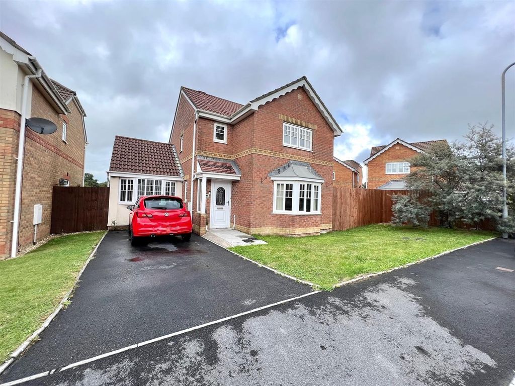 3 bed detached house for sale in Pant Bryn Isaf, Llwynhendy, Llanelli